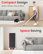 Frau benutzt ein platzsparendes Gerät in einem Wohnzimmer; Text hebt dessen kompaktes Design und einfache Handhabung hervor.